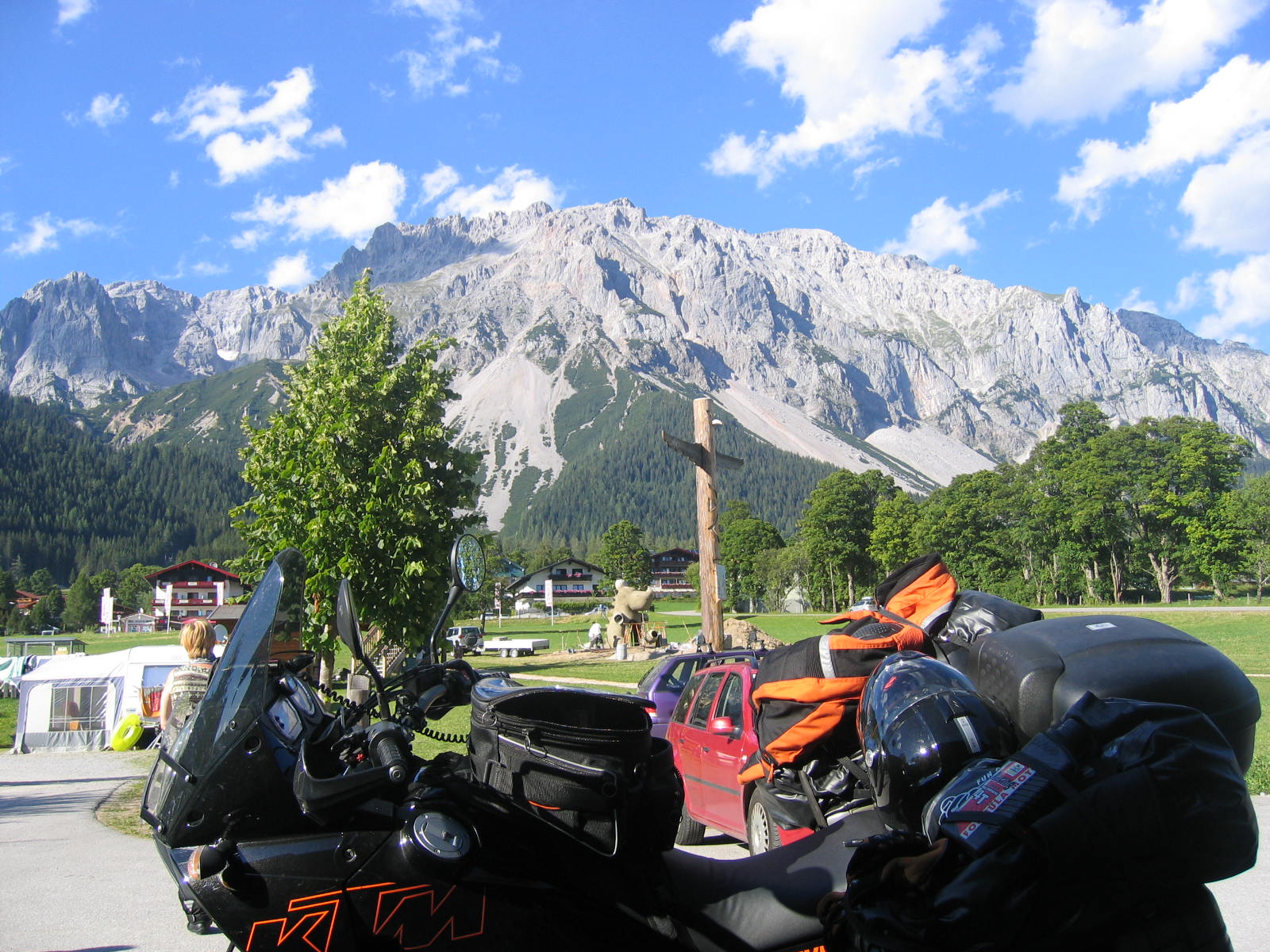 Tante Käthe vor dem Dachstein