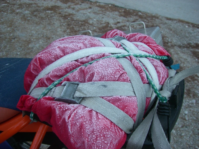 Gefrorener Regenschutz.JPG