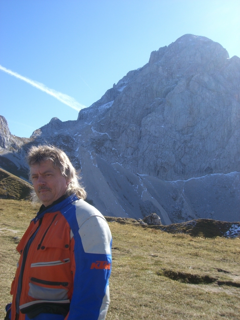 Markus vor dem Mangart.JPG