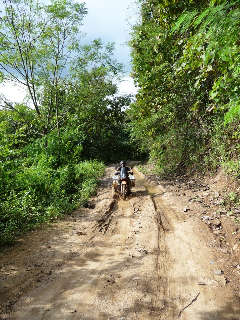 68Laos Piste.JPG