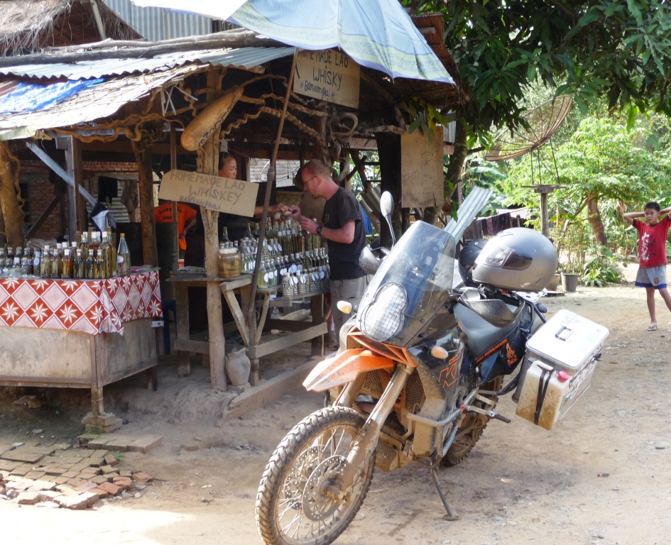 69Laos Dorf.JPG