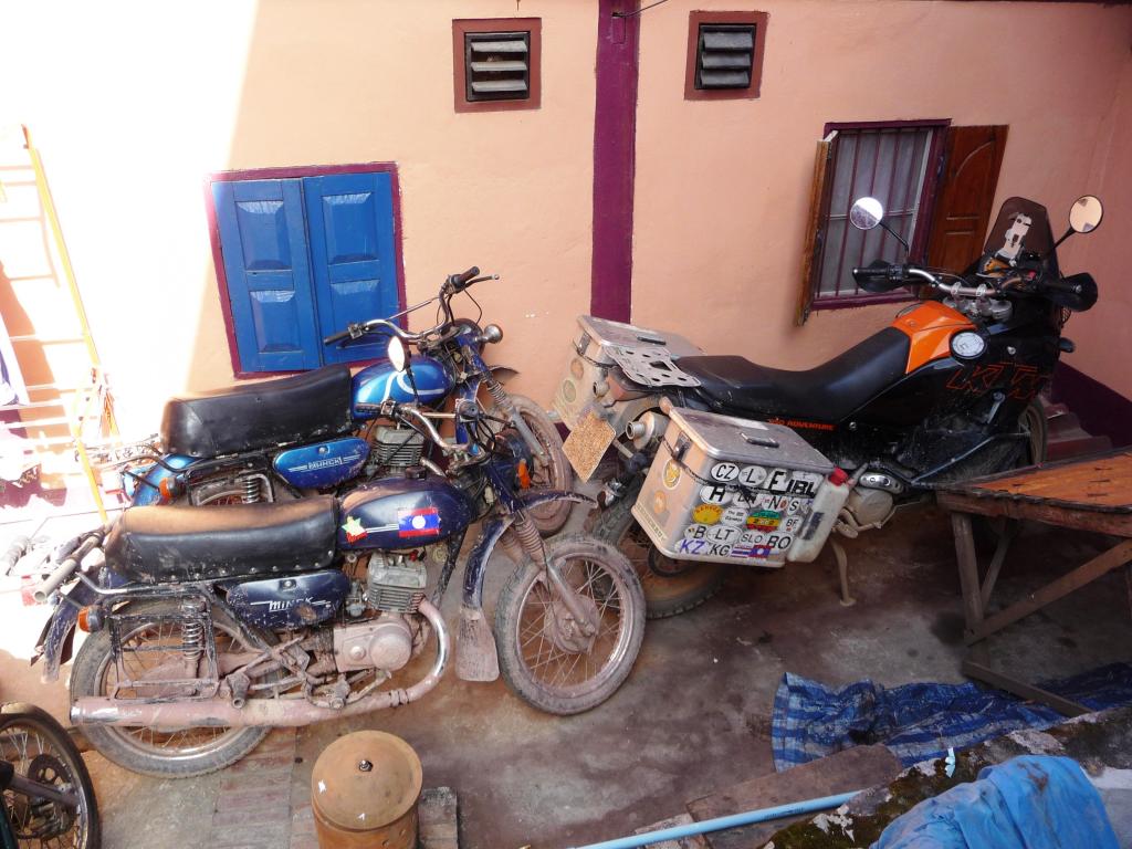 70Laos Kathy   2 Minsk 175.JPG