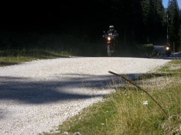 Igor mit Peters SuperEnduro.JPG
