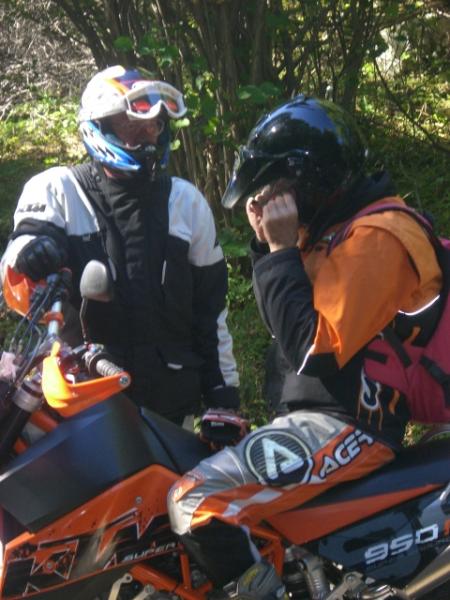 Unsere beiden alten Herren, die wie 20 Jährige fahren..JPG
