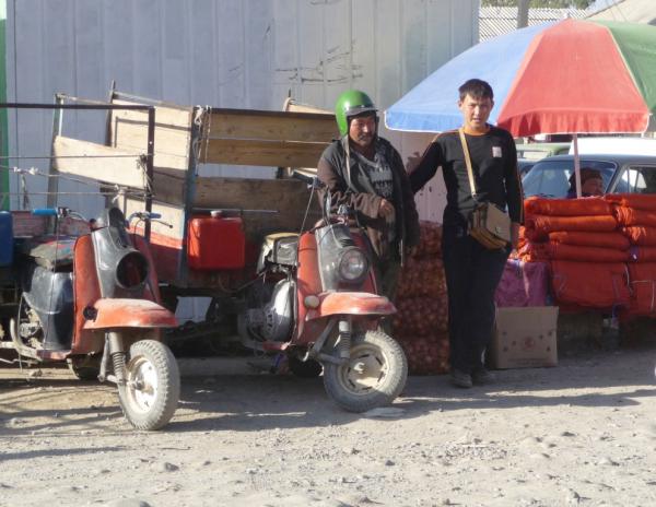 41Kirgistan Markt in Karakol.JPG